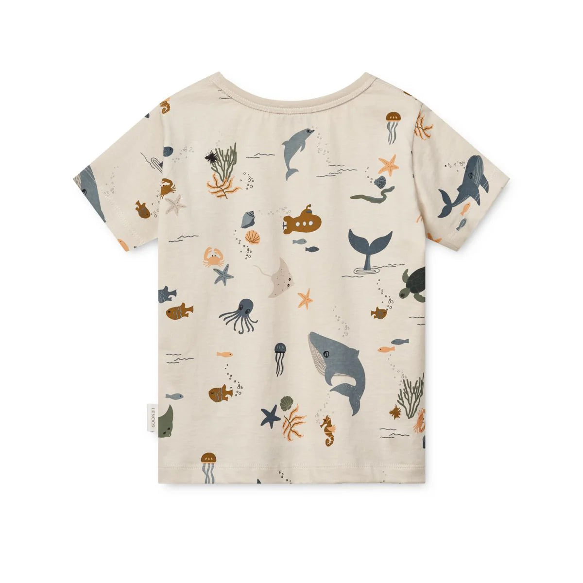 Apia Kinder-T-Shirt Rückseite mit Meeresmotiv – Hochwertige Bio-Baumwolle, ideal für den Alltag. Nachhaltig und atmungsaktiv. Jetzt in Winterthur, Zürich, Schweiz erhältlich.