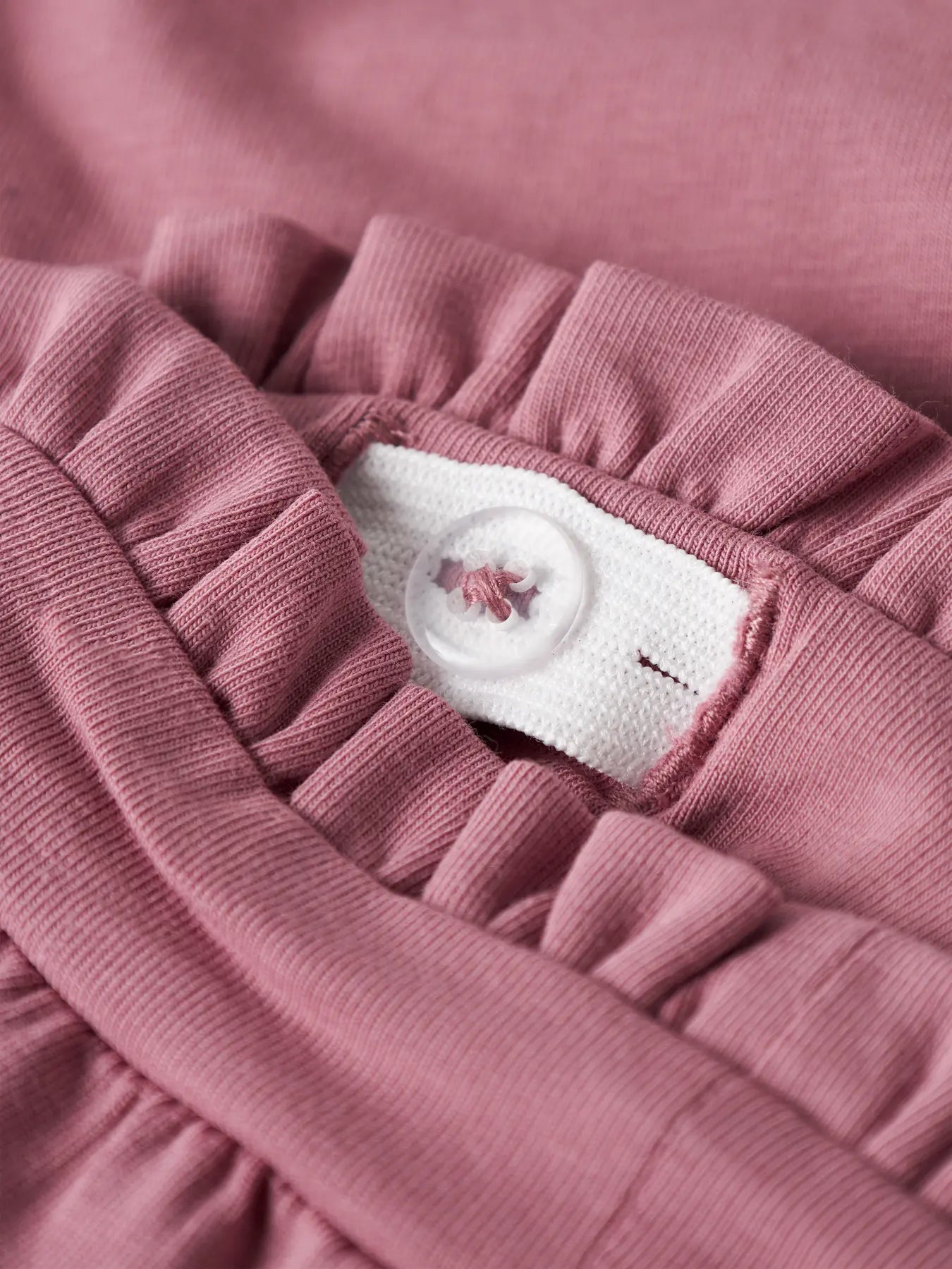 Detail Rüschenbund mit Schleife altrosa Baby Jogginghose im Bärechind Winterthur Zürich Schweiz kaufen