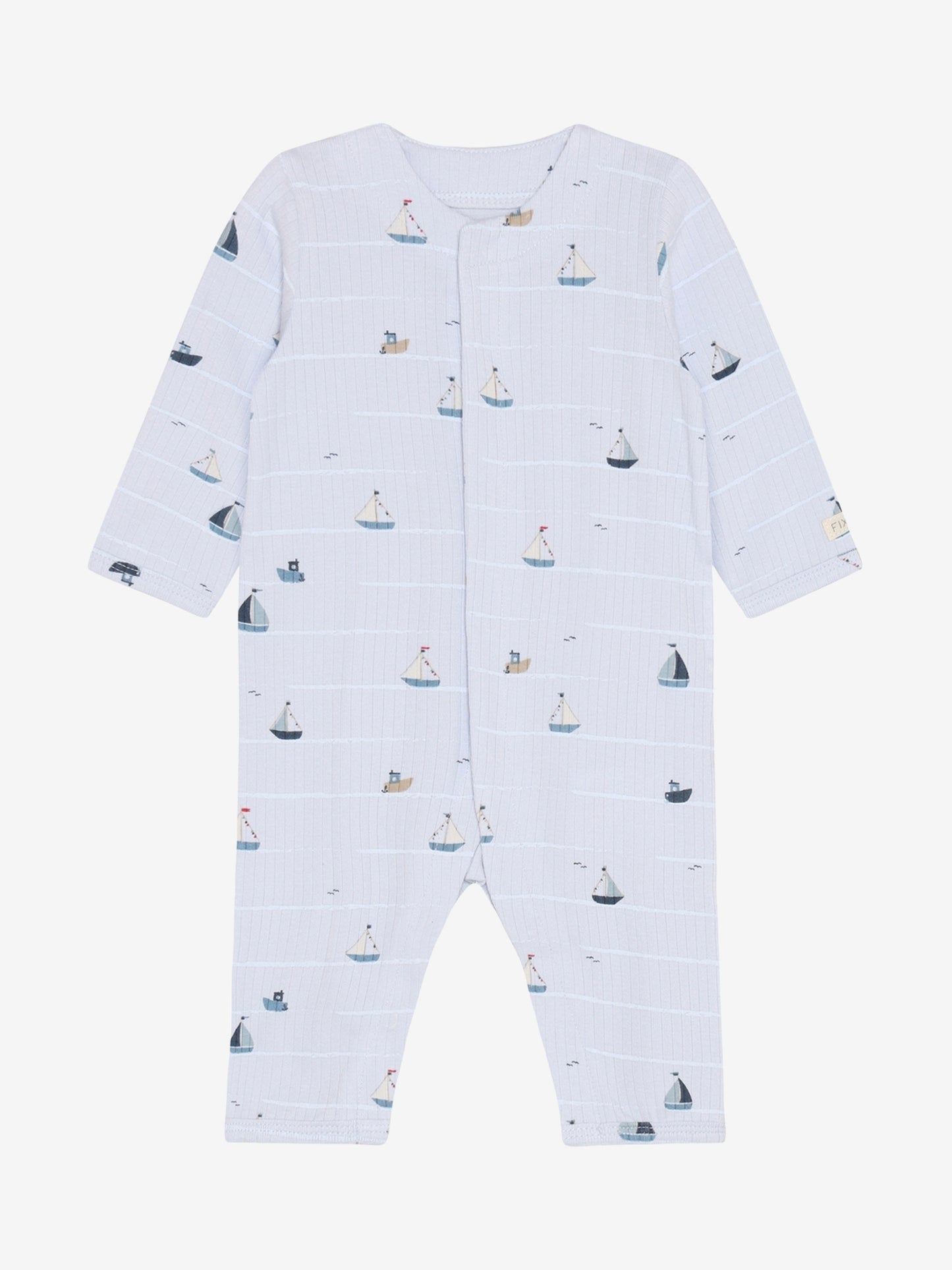 Hellblauer Baby Overall aus Baumwolle mit Segelboot Muster, erhältlich im Bärechind Kinderladen Winterthur Zürich Schweiz