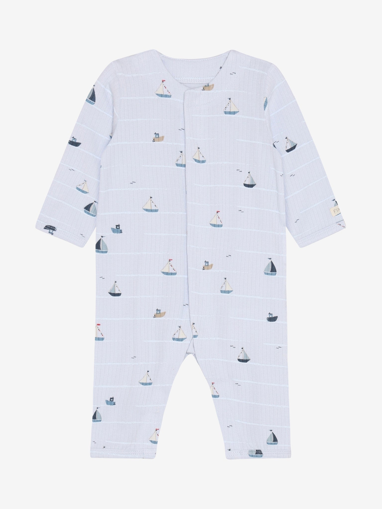 Hellblauer Baby Overall aus Baumwolle mit Segelboot Muster, erhältlich im Bärechind Kinderladen Winterthur Zürich Schweiz