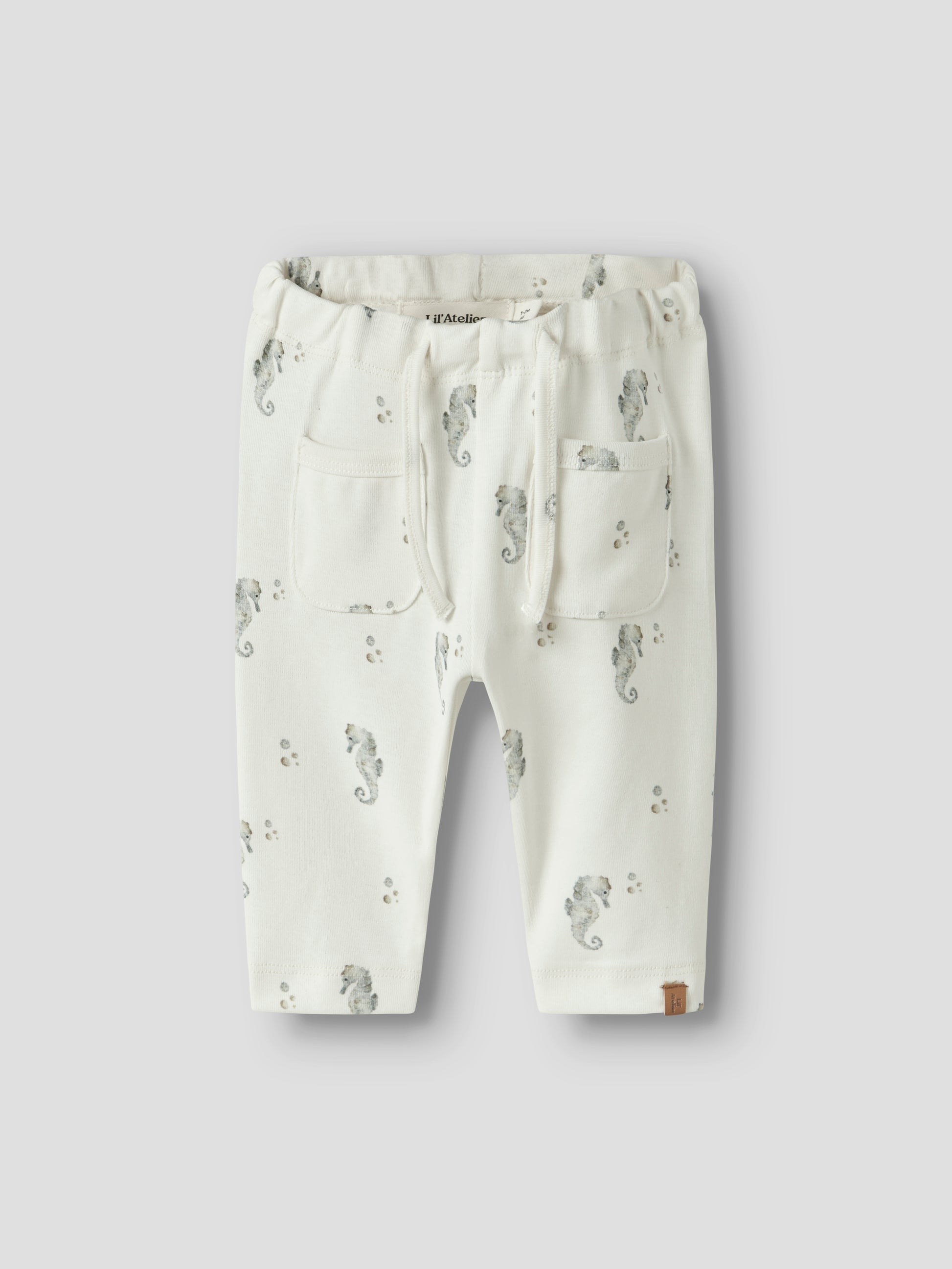 LIL’ATELIER Baby Stoffhose aus Baumwolle und Lyocell mit Seepferdchen Print im Bärechind Winterthur Zürich Schweiz.