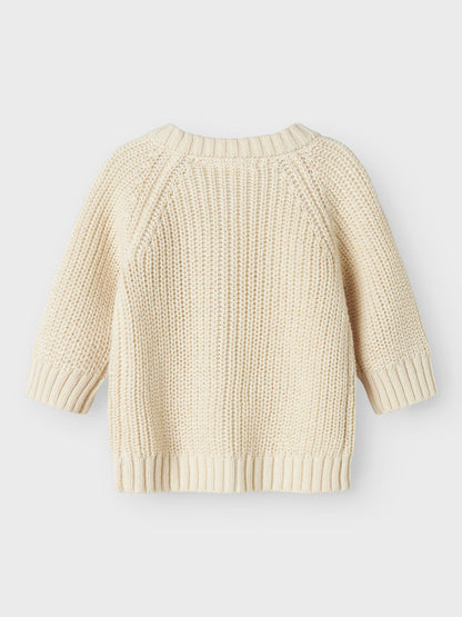 Rückansicht der Baby-Strickjacke in Beige