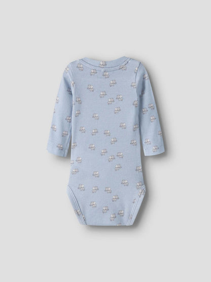 NAME IT Langarm Babybody mit Allover Elefantenprint in Blau flachliegend, im Bärechind Winterthur Zürich Schweiz kaufen
