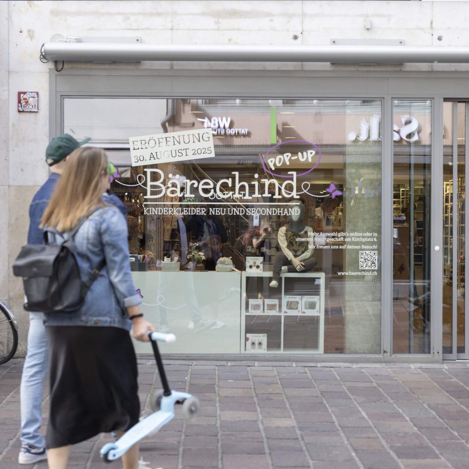 Aussenansicht des Bärechind Pop-Up Kinderkleiderladens in Winterthur