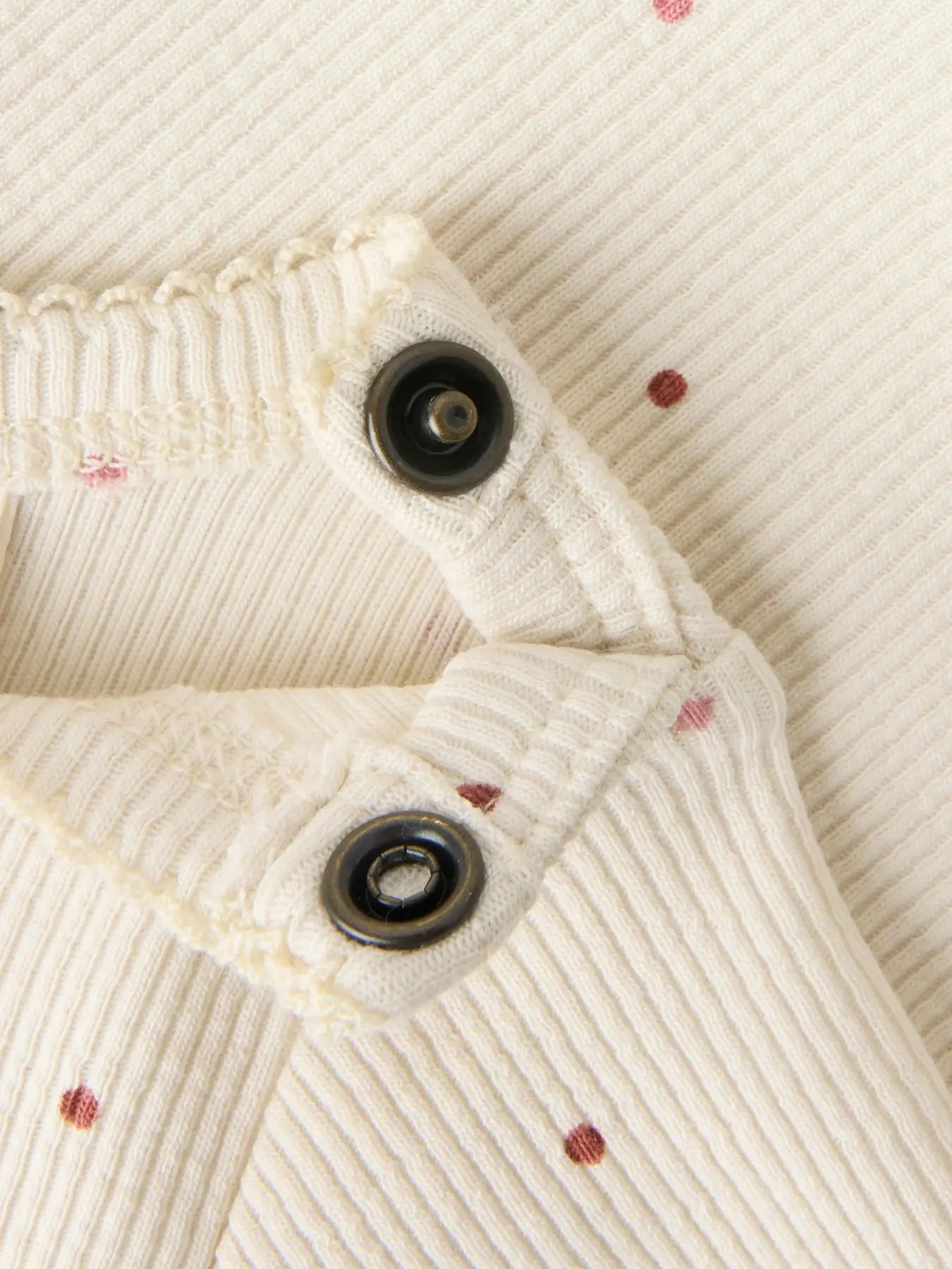 Bärechind Lil'Atelier Langarmbody, Detailansicht der Druckknöpfe