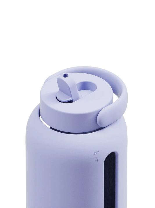 Detailansicht der Bink Wasserflasche in Iris mit Flip-Verschluss – erhältlich bei Bärechind in Winterthur, Zürich, Schweiz.