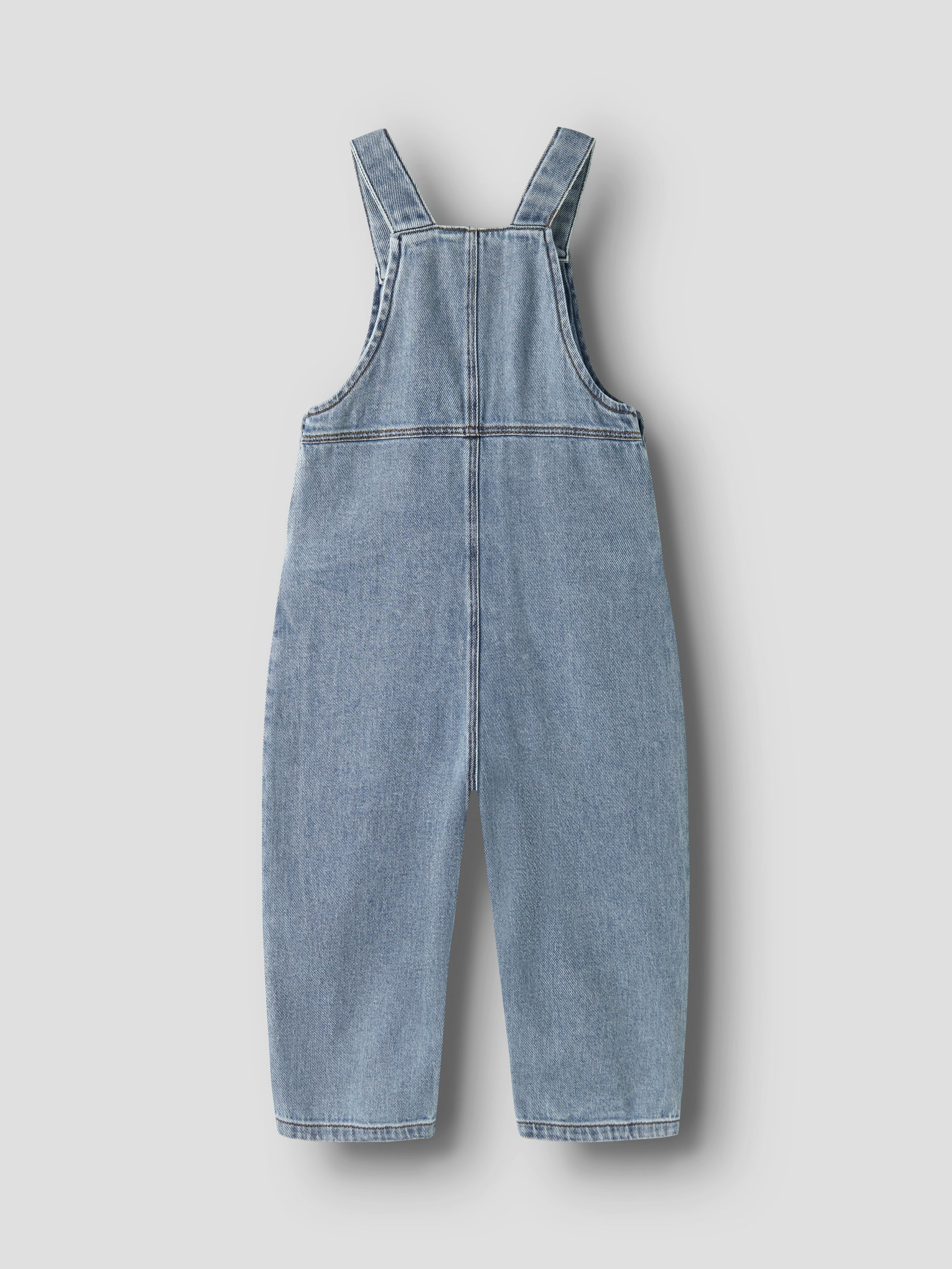 Latzhose mit Loose Fit und kräftigen Waschungen, Rückansicht