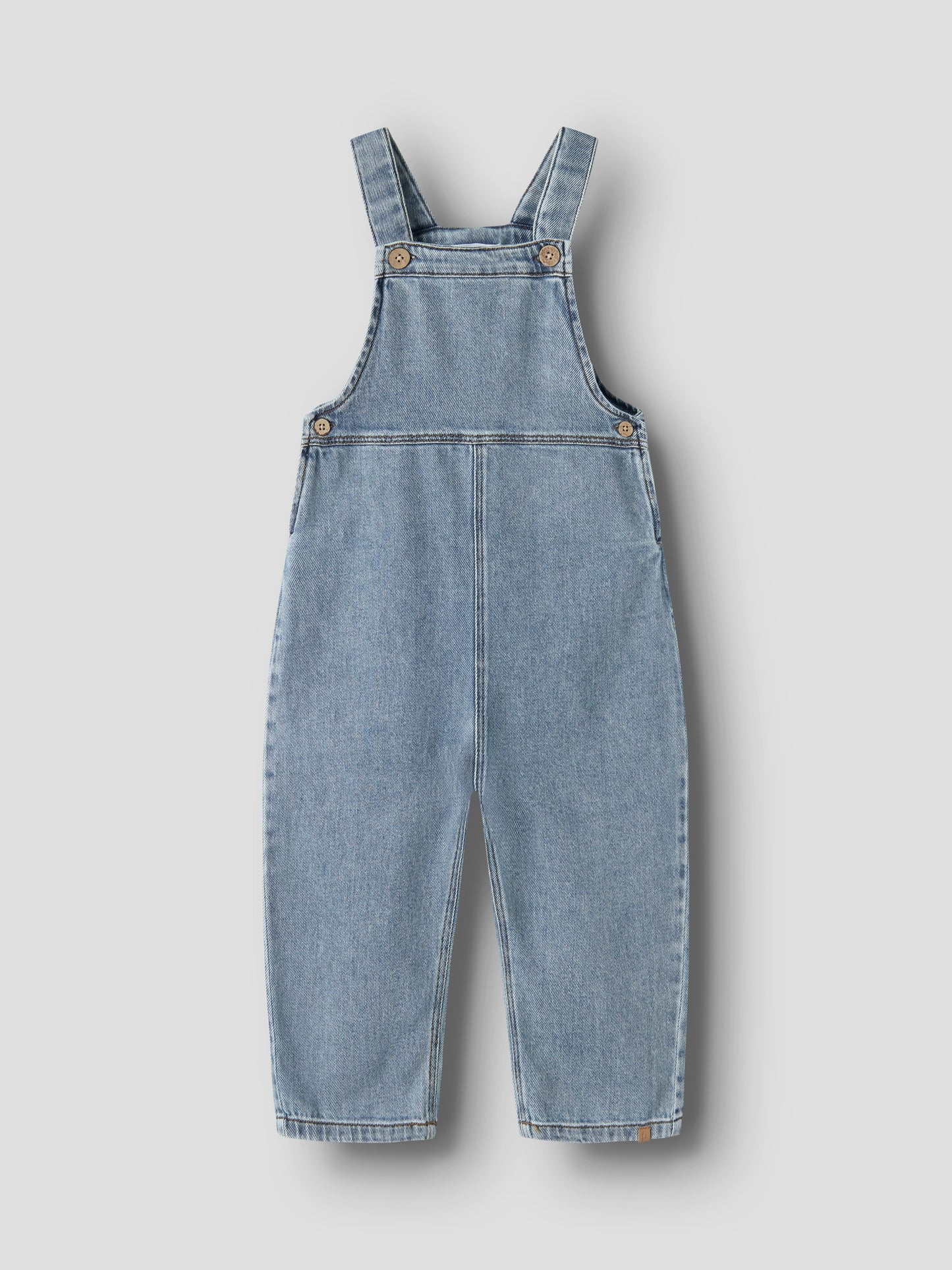 Bio-Baumwolle Latzhose in Medium Blue Denim, Vorderansicht