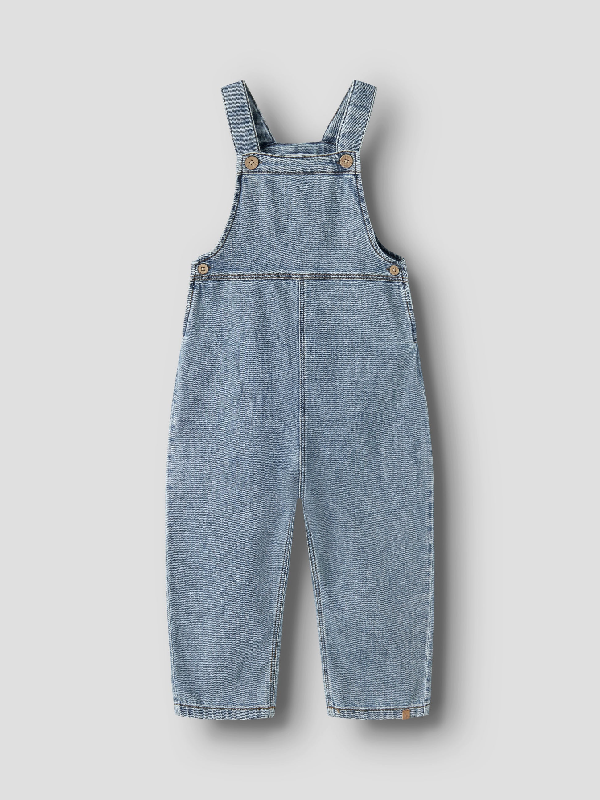 Bio-Baumwolle Latzhose in Medium Blue Denim, Vorderansicht