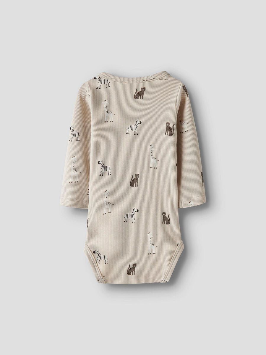 Detailansicht Ripp Body summer sand von NAME IT aus Bio-Baumwolle, Bärechind Winterthur, Schweiz.