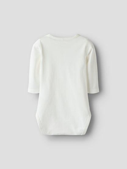 Rückseite des NAME IT Bodys mit Fuchs unter Baum, nachhaltige Babykleidung bei Bärechind in Winterthur, Zürich Schweiz.