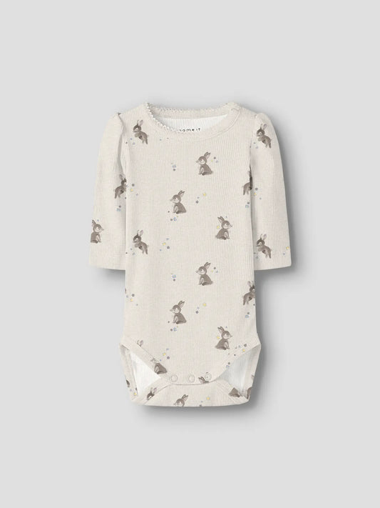 Rückseite vom LIL’ATELIER Body mit Hasen Print aus Baumwolle Lyocell im Bärechind Winterthur Zürich Schweiz