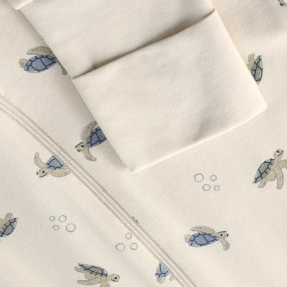 CeLaVi Bambus Strampler langarm Detail mit Schildkröten-Print für Babys, Bärechind Winterthur Zürich Schweiz