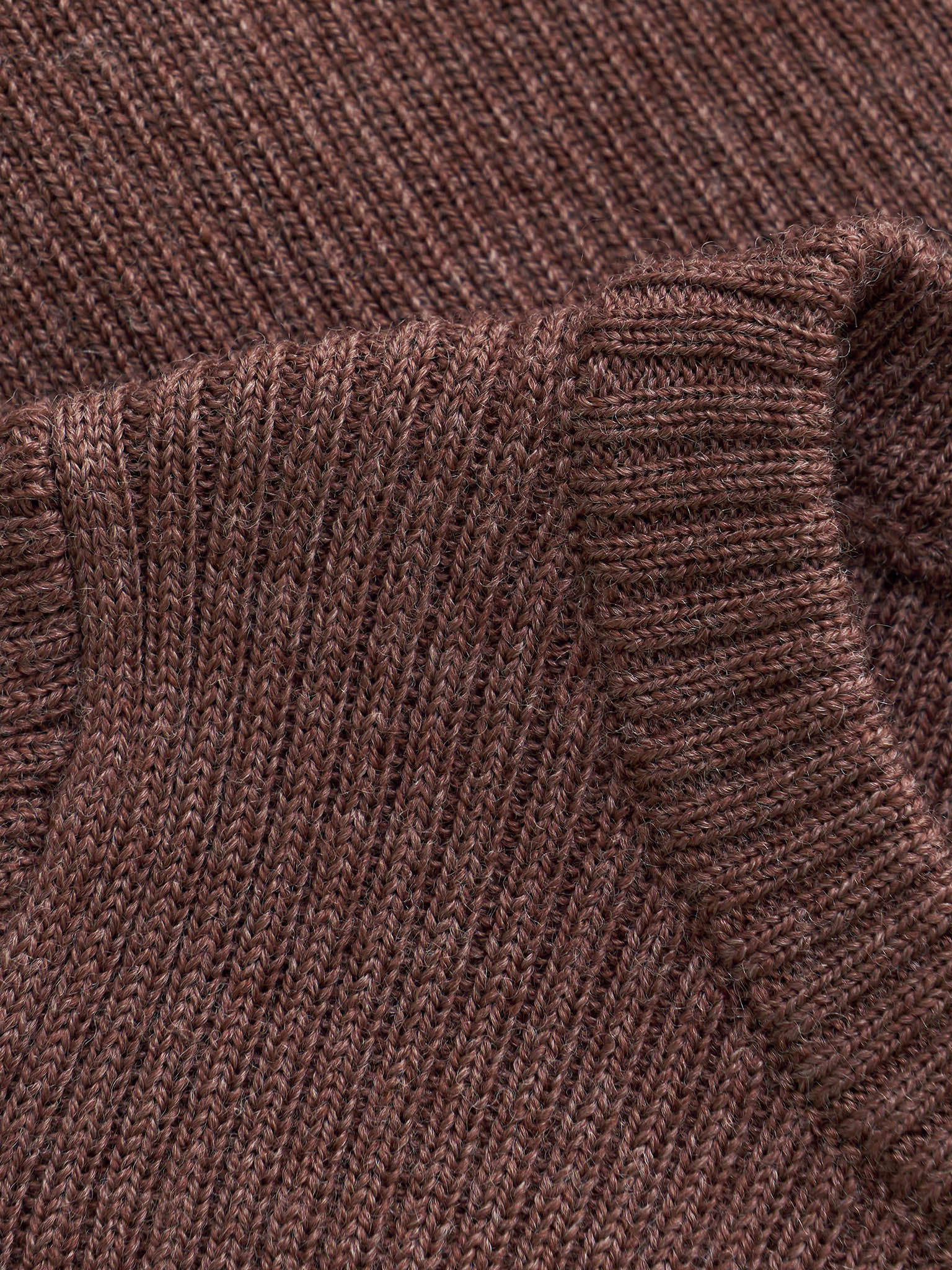 Detailaufnahme des Stricks und der Knöpfe des CeLaVi Cardigans – Bärechind Winterthur, Zürich, Schweiz.