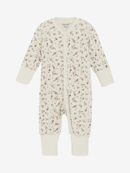 CeLaVi Jumpsuit mit braunem Blumenmuster – Vorderseite. Erhältlich im Bärechind in Winterthur, Zürich, Schweiz.