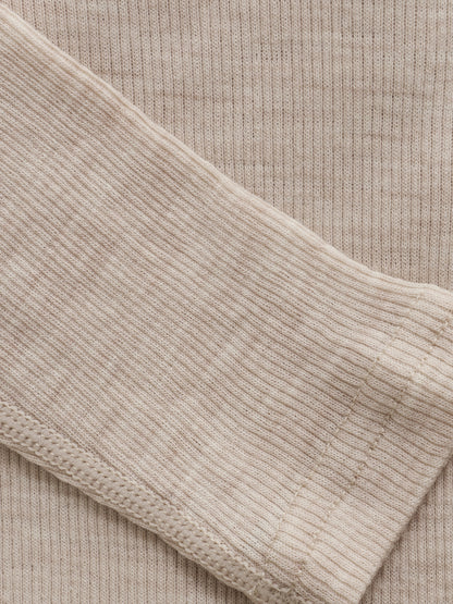 Detail des CeLaVi Langarmshirts in Rose Dust – im Bärechind in Winterthur, Zürich, Schweiz.