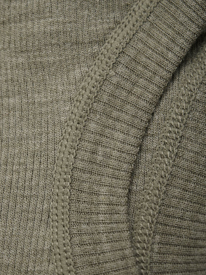 Detailansicht der feinen Merinowolle der CeLaVi Sturmhaube – im Bärechind Winterthur, Zürich, Schweiz erhältlich.