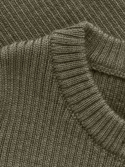 Detailaufnahme der Knopfleiste des CeLaVi Cardigans aus Wolle – Bärechind, Winterthur, Zürich, Schweiz.