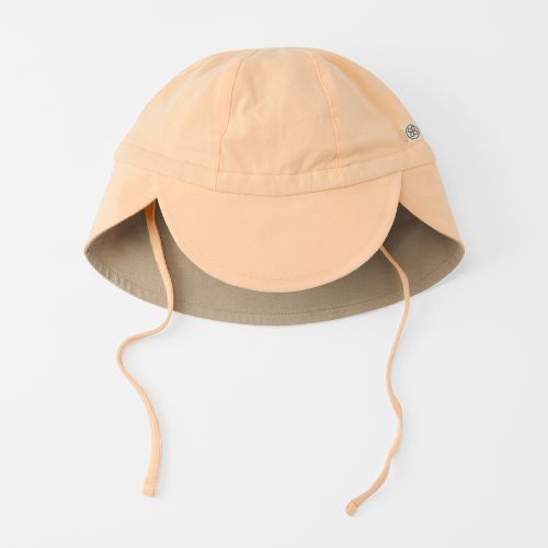 Cloby UV-Sonnenhut in Peachy – Wendemütze mit UPF 50+ Schutz für Babys. Weiches Material aus Bio-Baumwolle und Bambus. Erhältlich in Winterthur, Zürich, Schweiz.