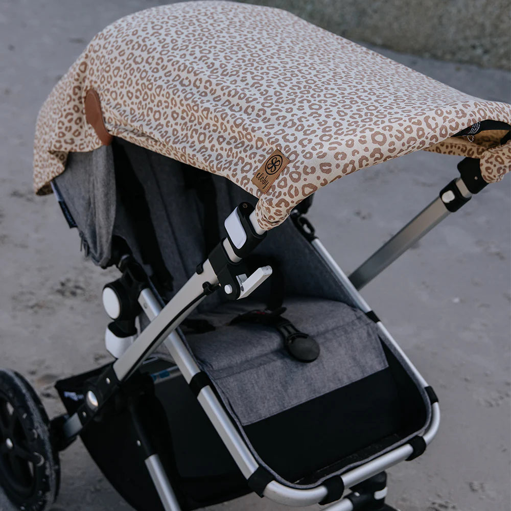 Cloby UV Sonnenschutz Tuch am Kinderwagen befestigt ideal für Babys und Kleinkinder im Kinderladen Bärechind Winterthur.