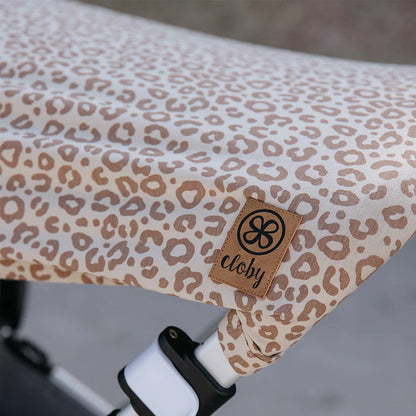Detail des Cloby UV Tuchs mit Leopardenprint als Sonnenschutz für Kinderwagen im nachhaltigen Kinderladen Bärechind Winterthur Schweiz.