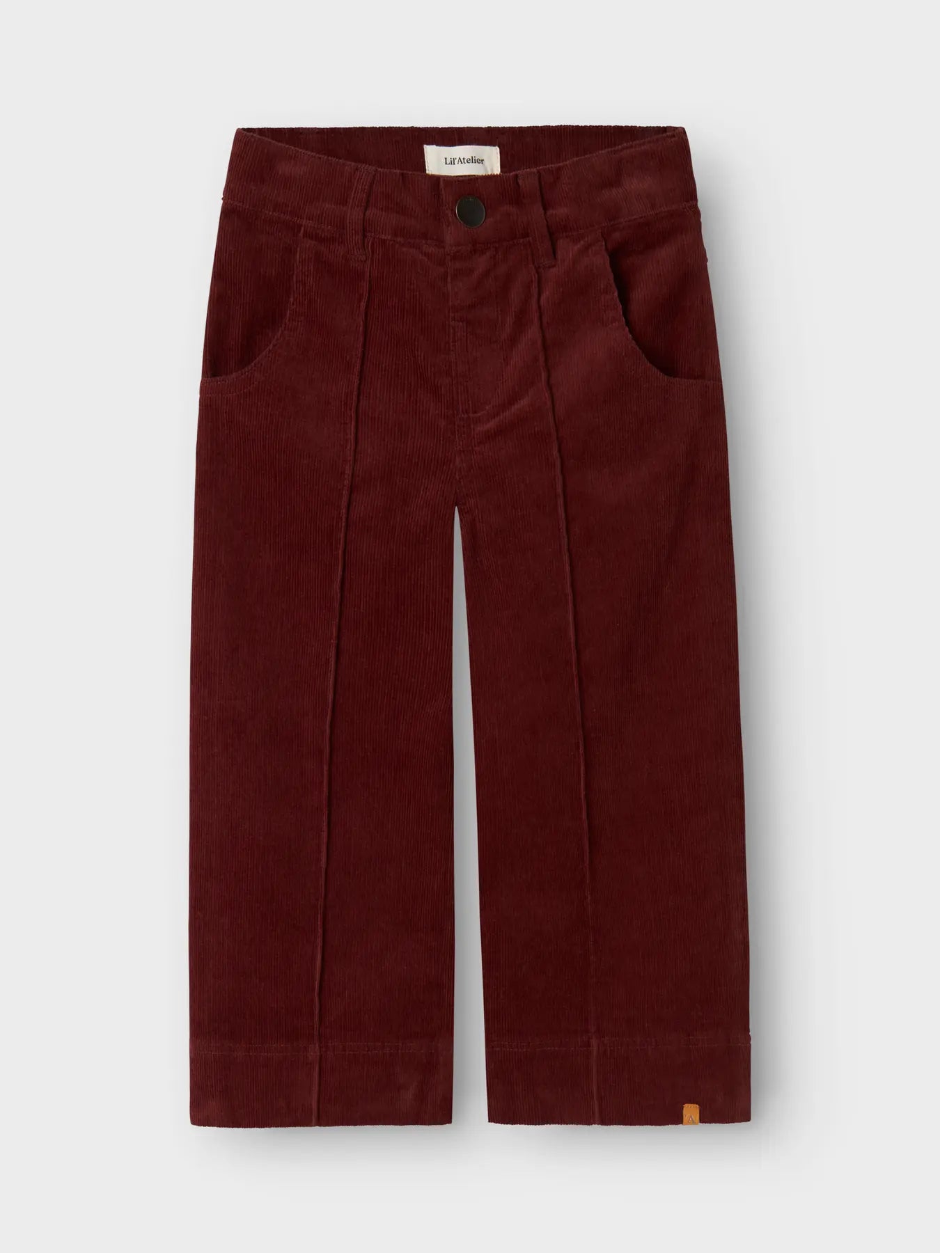 LIL'ATELIER Cordhose in Weinrot aus Bio-Baumwolle, Vorderansicht – erhältlich bei Bärechind in Winterthur, Zürich, Schweiz.
