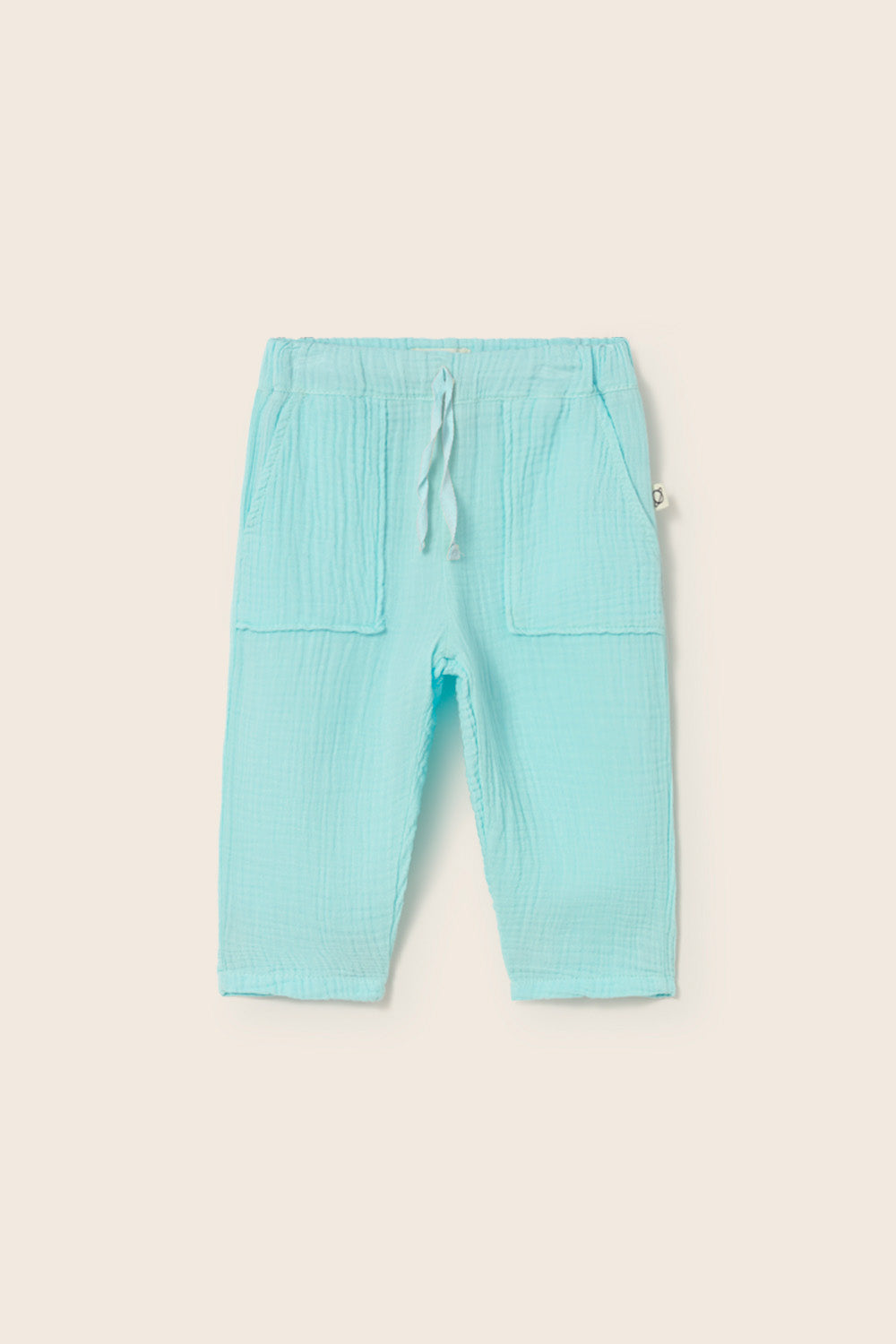 Musselin Babyhose in Sky Blue – Vorderansicht flachliegend