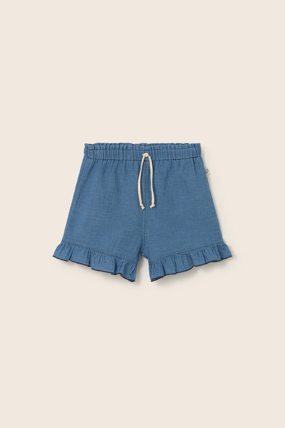 Blaue Kinder Shorts Isla aus Denim-Musselin mit Rüschen von Cozmo – nachhaltige Sommermode im Bärechind Winterthur