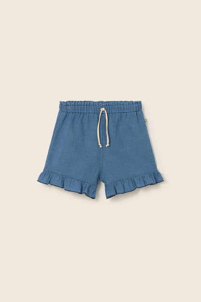 Blaue Kinder Shorts Isla aus Denim-Musselin mit Rüschen von Cozmo – nachhaltige Sommermode im Bärechind Winterthur