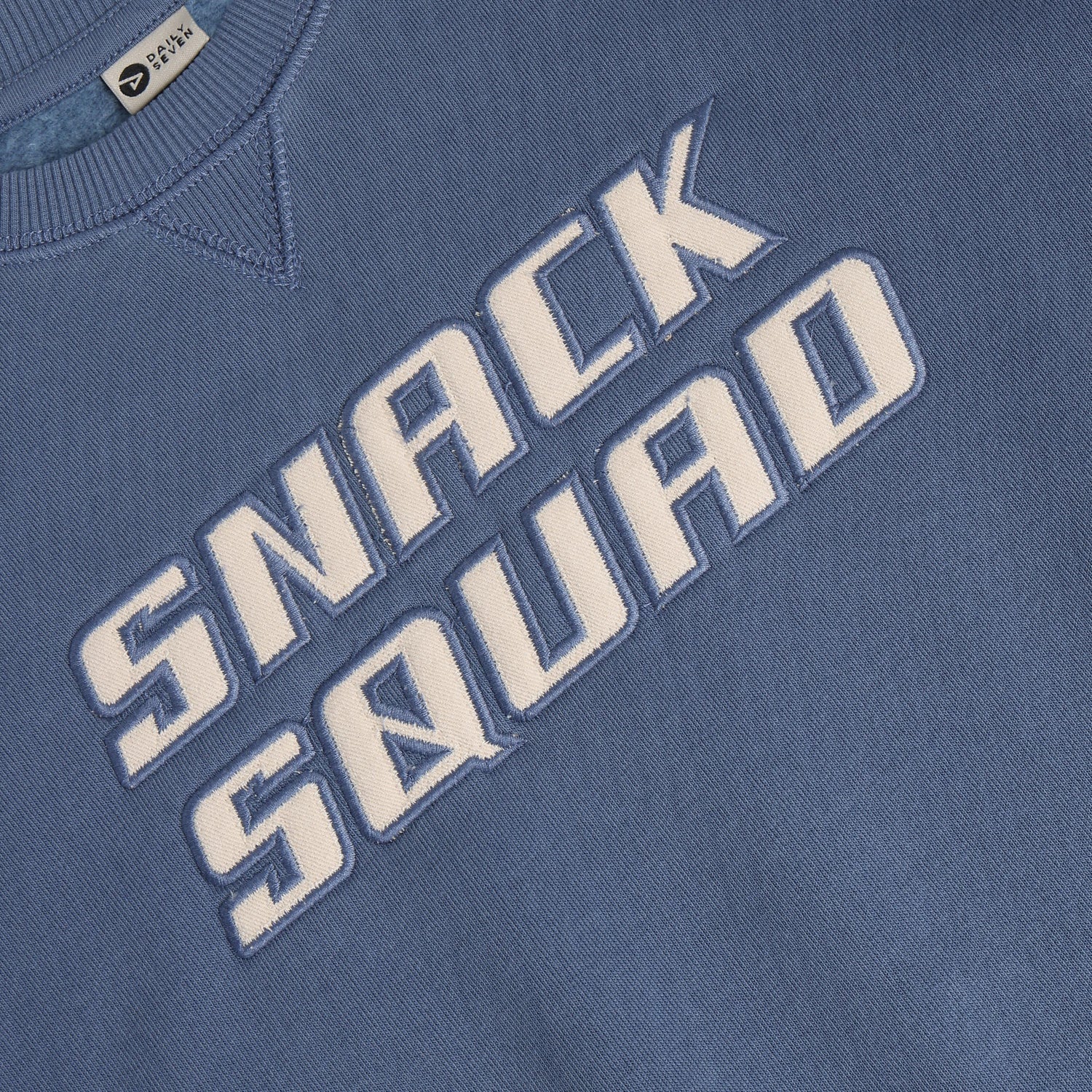 Daily Seven Oversized Sweatshirt Snack Squad Blau bei Bärechind