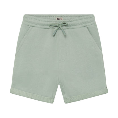 Bequeme Jogger Shorts für Kinder von Daily7Kids in Salbeigrün