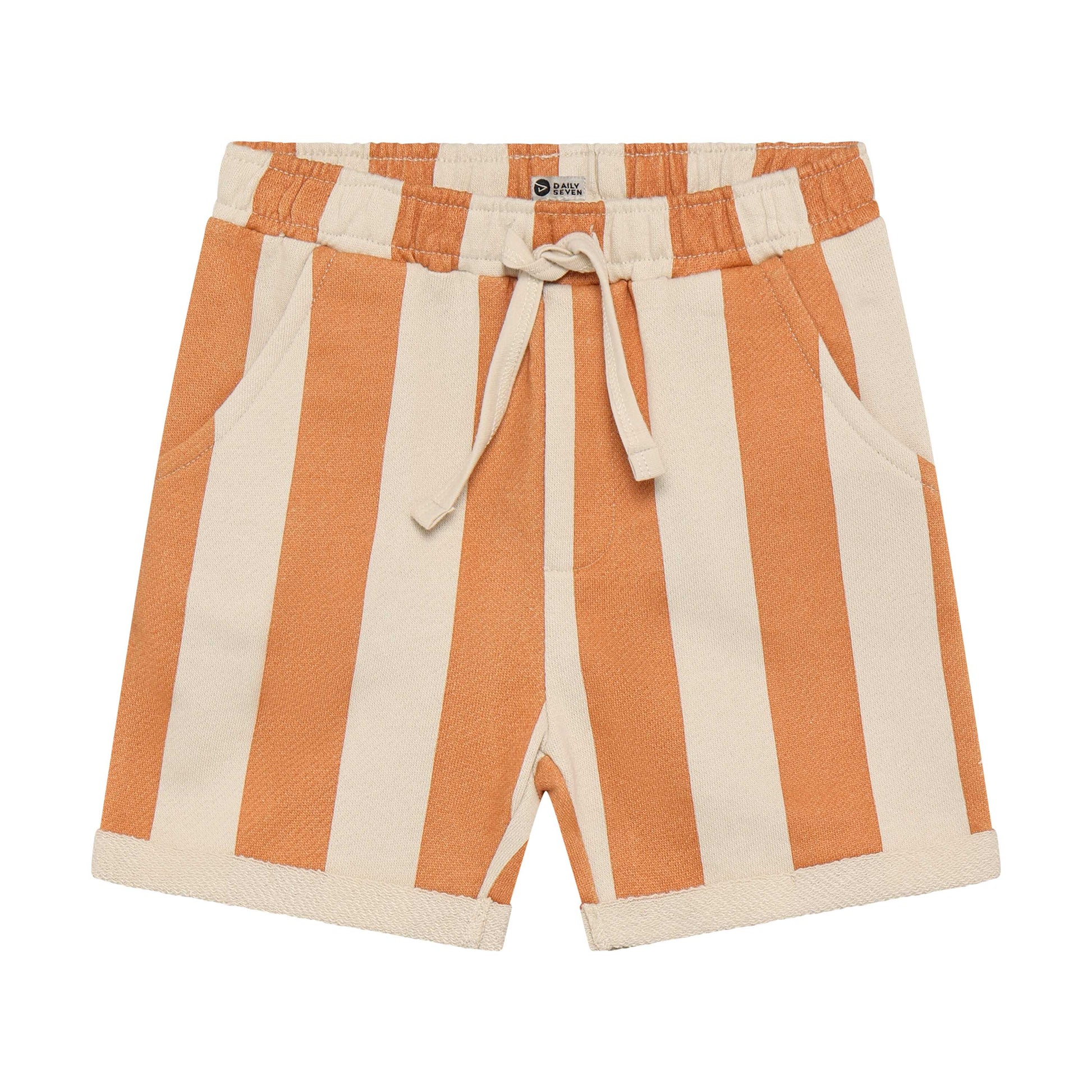 Gestreifte Kinder Shorts von Daily7Kids in Apricot und Natur – leichte Sommerhose