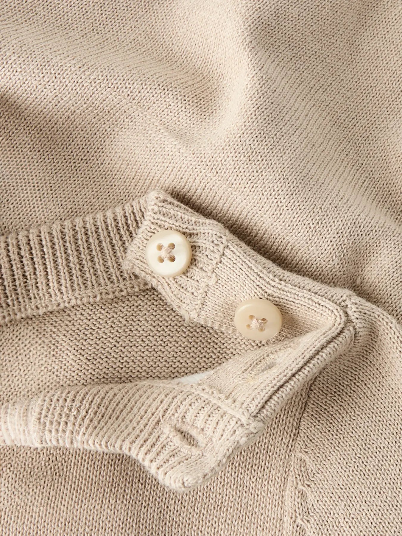 Detailaufnahme Möwen Motiv auf Baby Strickpullover aus Baumwolle, erhältlich bei Bärechind Winterthur Zürich Schweiz.