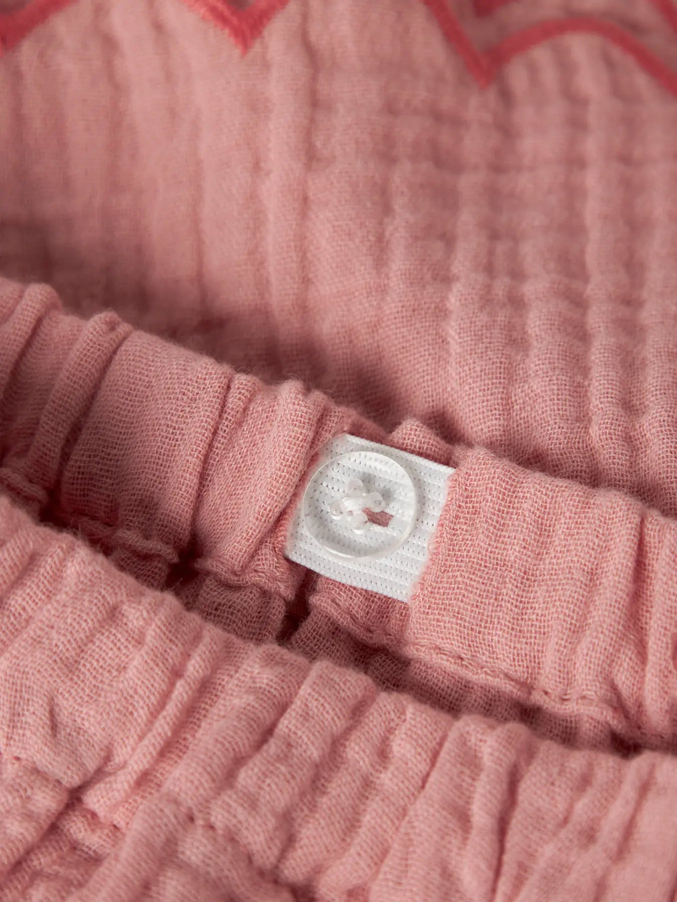 Detailansicht weicher Musselin Stoff und Bund von Lil’Atelier Shorts, Bärechind Winterthur Zürich Schweiz