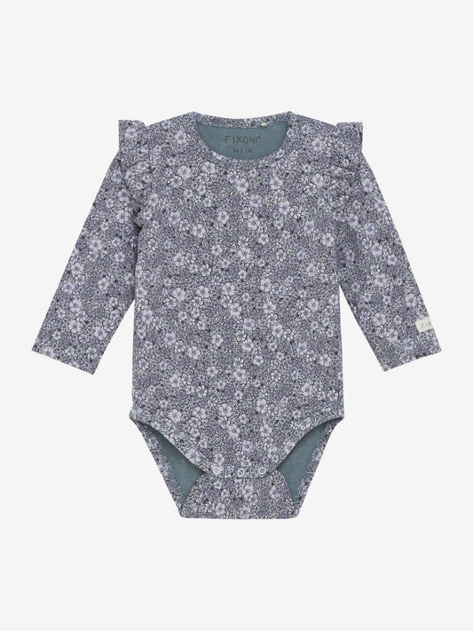 Lila Langarmbody mit Blumenprint aus Bio-Baumwolle von Fixoni – erhältlich im Bärechind in Winterthur, Zürich, Schweiz