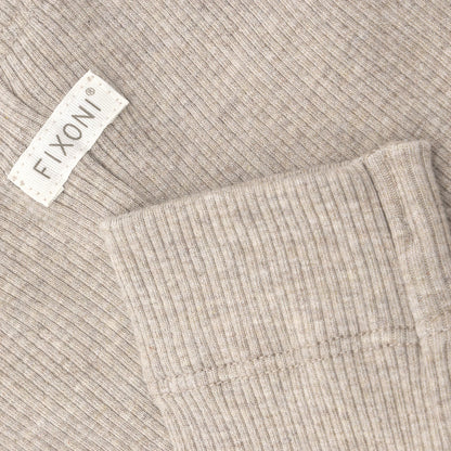 Detailaufnahme des weichen Rippstoffs der Fixoni Baby Leggings mit TENCEL – Bärechind Winterthur Zürich Schweiz.
