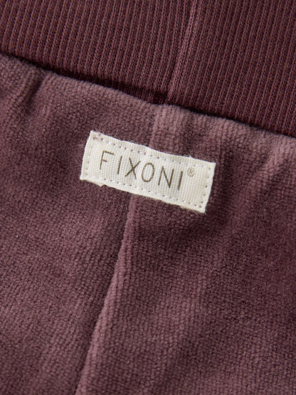 Detailansicht Fixoni Label an weicher Babyhose – jetzt bei Bärechind in Winterthur, Zürich, Schweiz