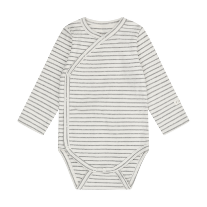 Gestreifter Wickelbody in Flint Gray Melange mit Wickelverschluss, Vorderansicht