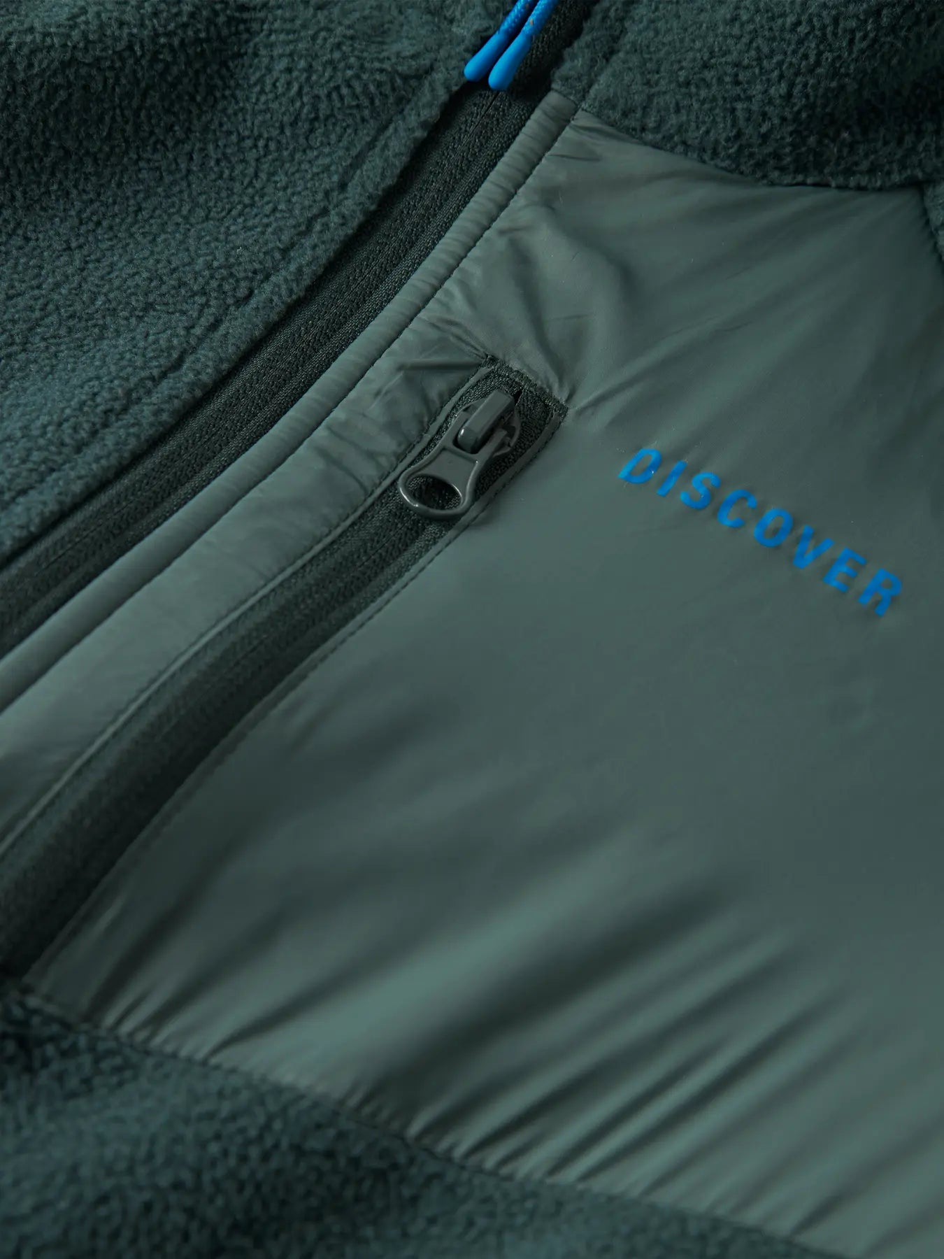 Stoffdetail der Funktionsjacke Green Gables für Kinder im Bärechind Winterthur Zürich Schweiz