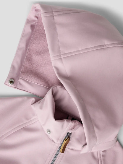 Detail der abnehmbaren Kapuze der Funktionsjacke Sunlit Allium für Kinder im nachhaltigen Kinderladen Bärechind Winterthur Schweiz