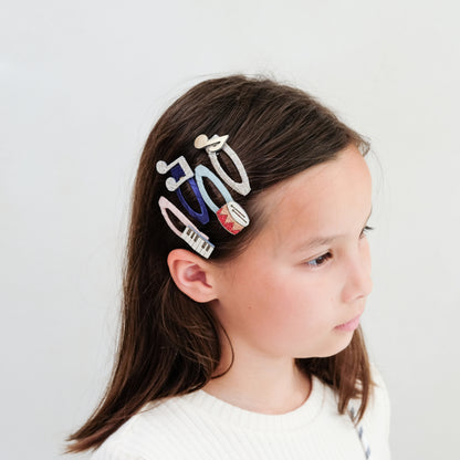 Kind mit Musik Haarclips von Mimi & Lula, Bärechind Winterthur, Zürich Schweiz.
