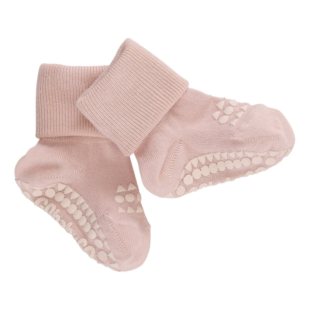 GoBabyGo Bambus Anti-Rutsch-Socken in Rosa – Detailansicht mit Gummipunkten an der Sohle