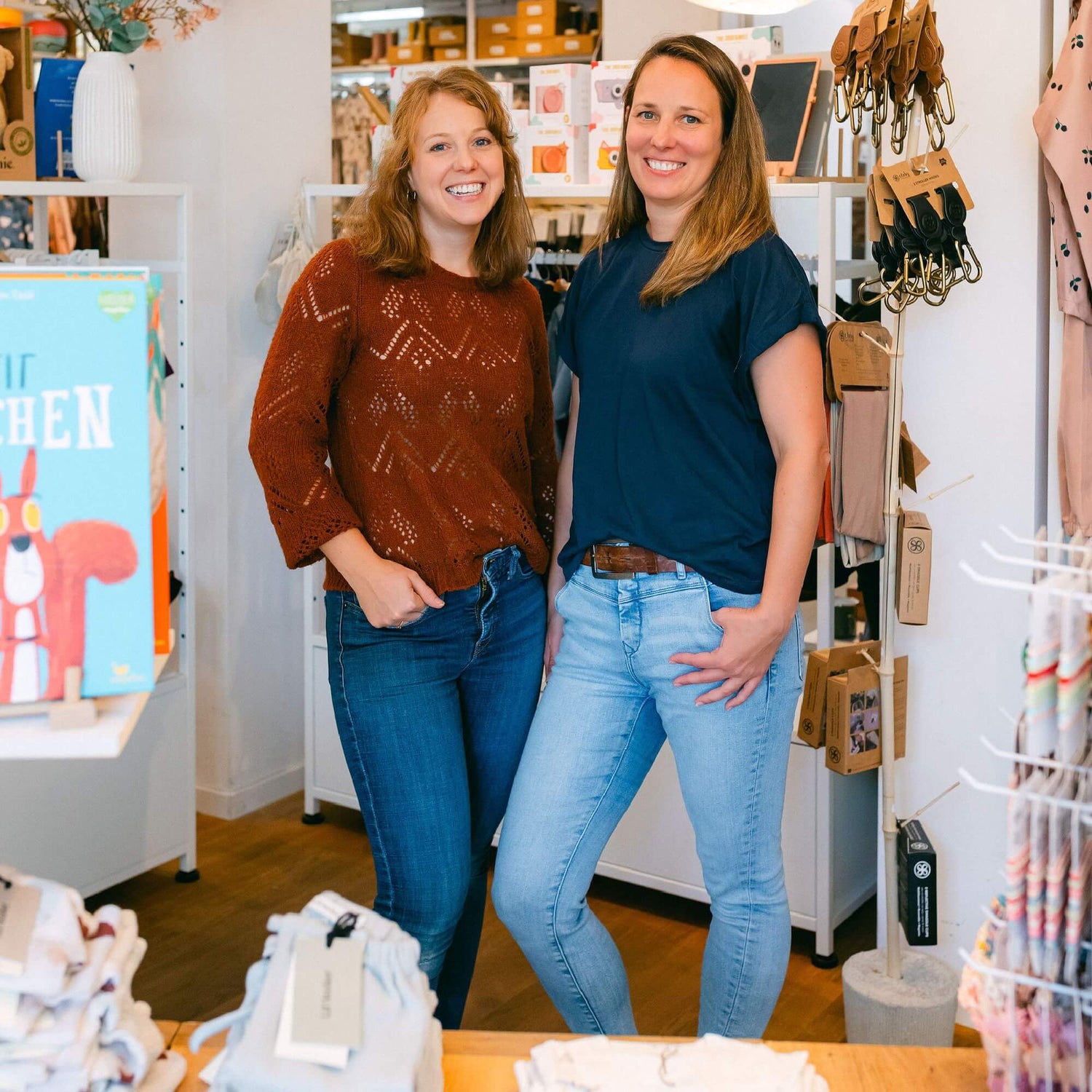 Die Gründerinnen von Bärechind im Kinderkleiderladen in Winterthur