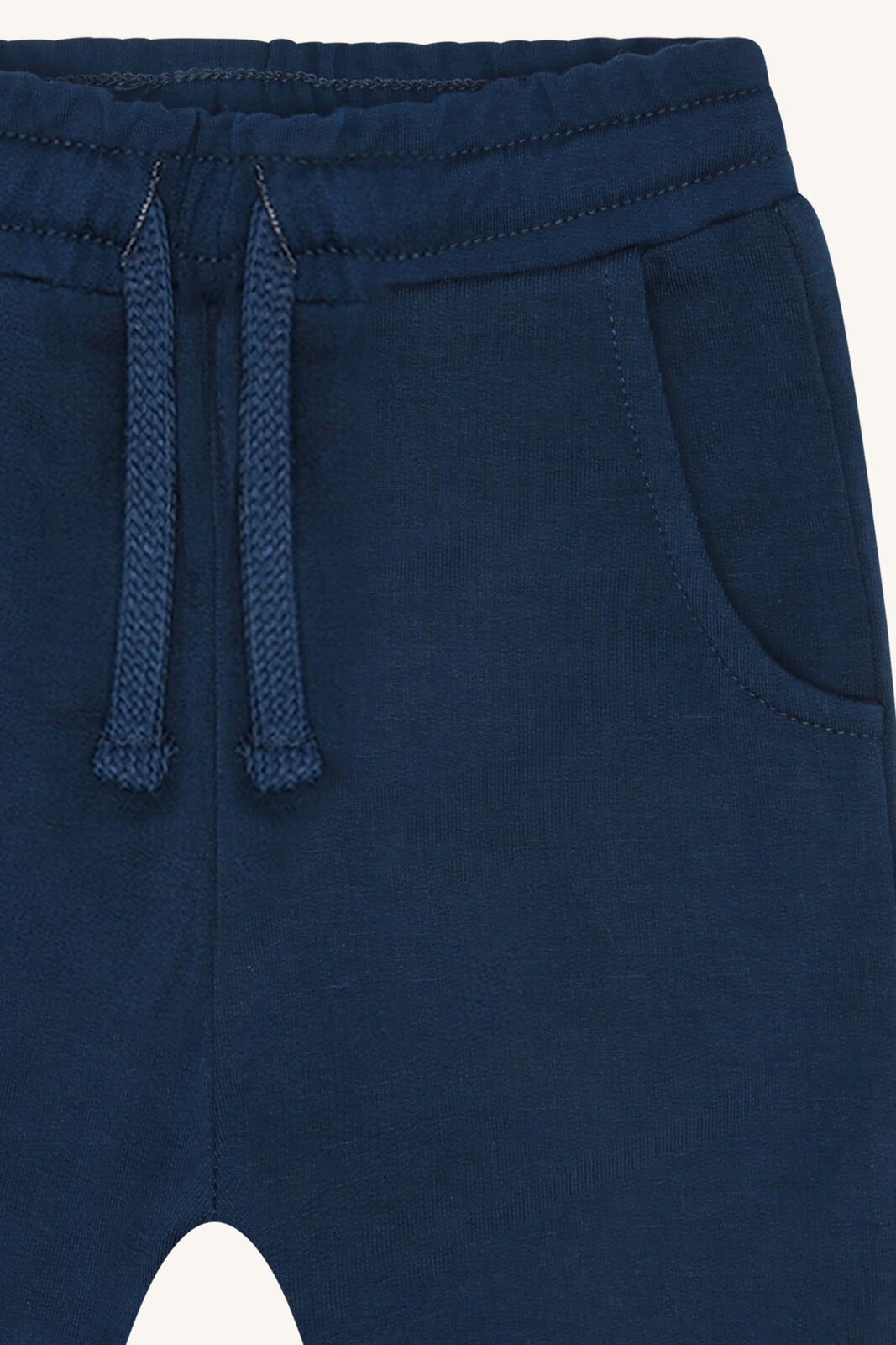 Seitenansicht der Gubi Baby Jogginghose aus Bambus Viskose in Blau