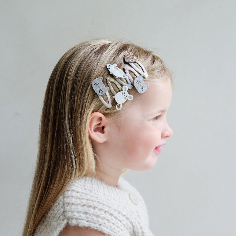Kind mit Cat & Mouse Mini Haarclips und Herz im Haar, Mimi & Lula, Bärechind Winterthur, Zürich Schweiz.