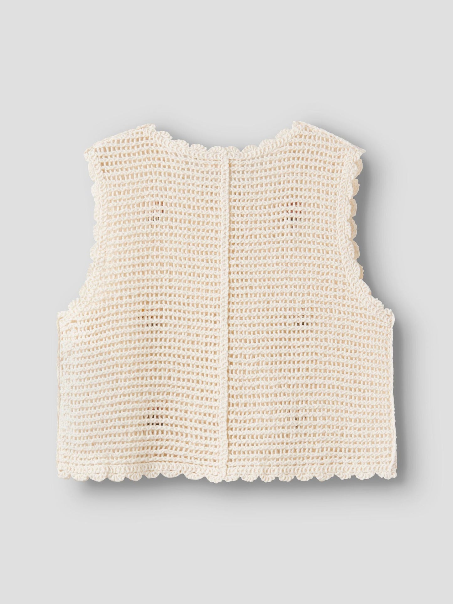 Detail einer gehäkelten Kinderweste mit Knöpfen von Lil Atelier bei Bärechind Kinderladen Winterthur Zürich Schweiz