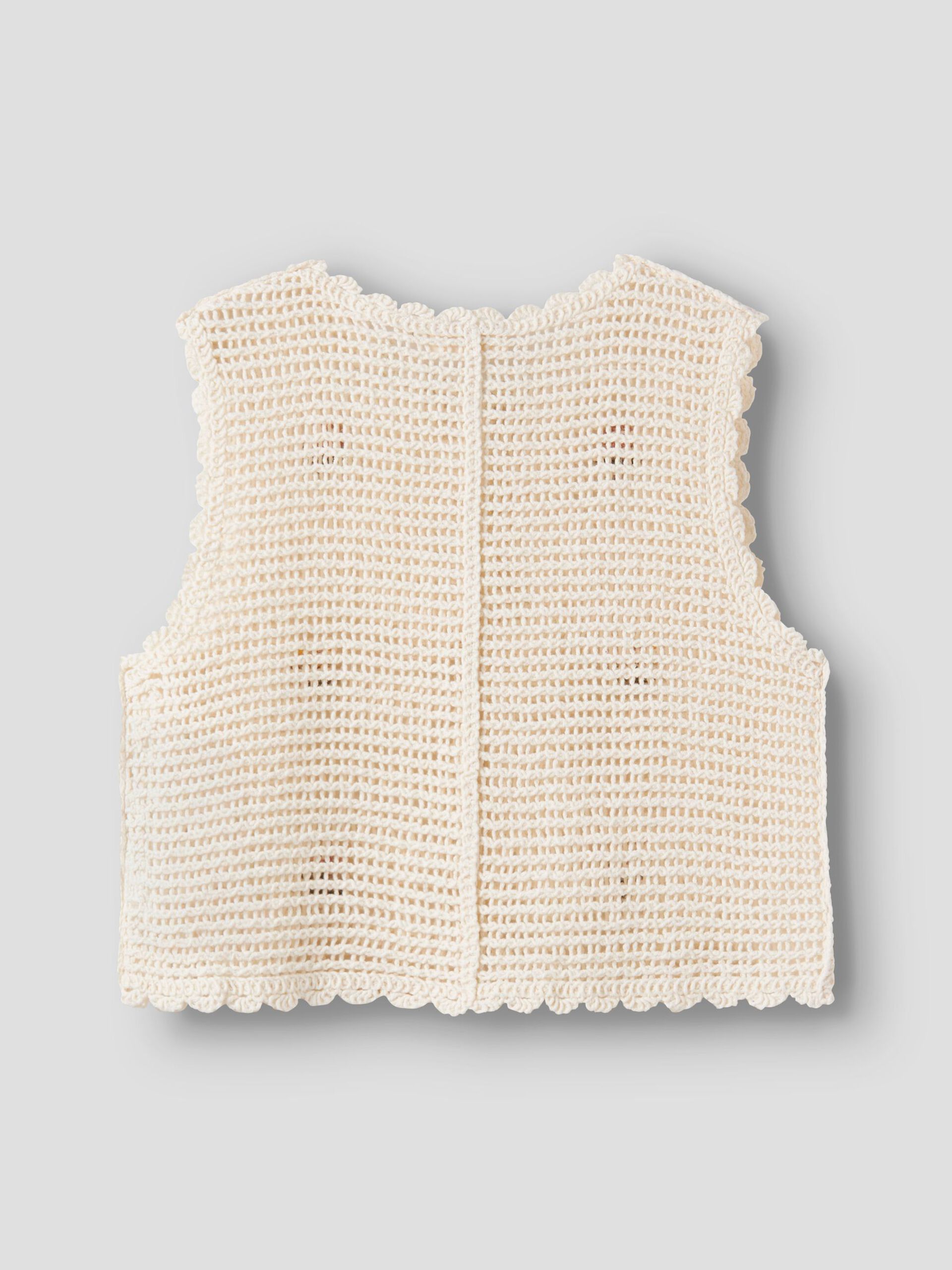 Detail einer gehäkelten Kinderweste mit Knöpfen von Lil Atelier bei Bärechind Kinderladen Winterthur Zürich Schweiz
