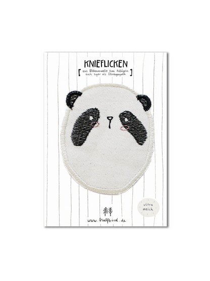 Nachhaltiger Knieflicken „Panda“ von Halfbird – zum Aufbügeln, erhältlich im Bärechind in Winterthur, Schweiz.