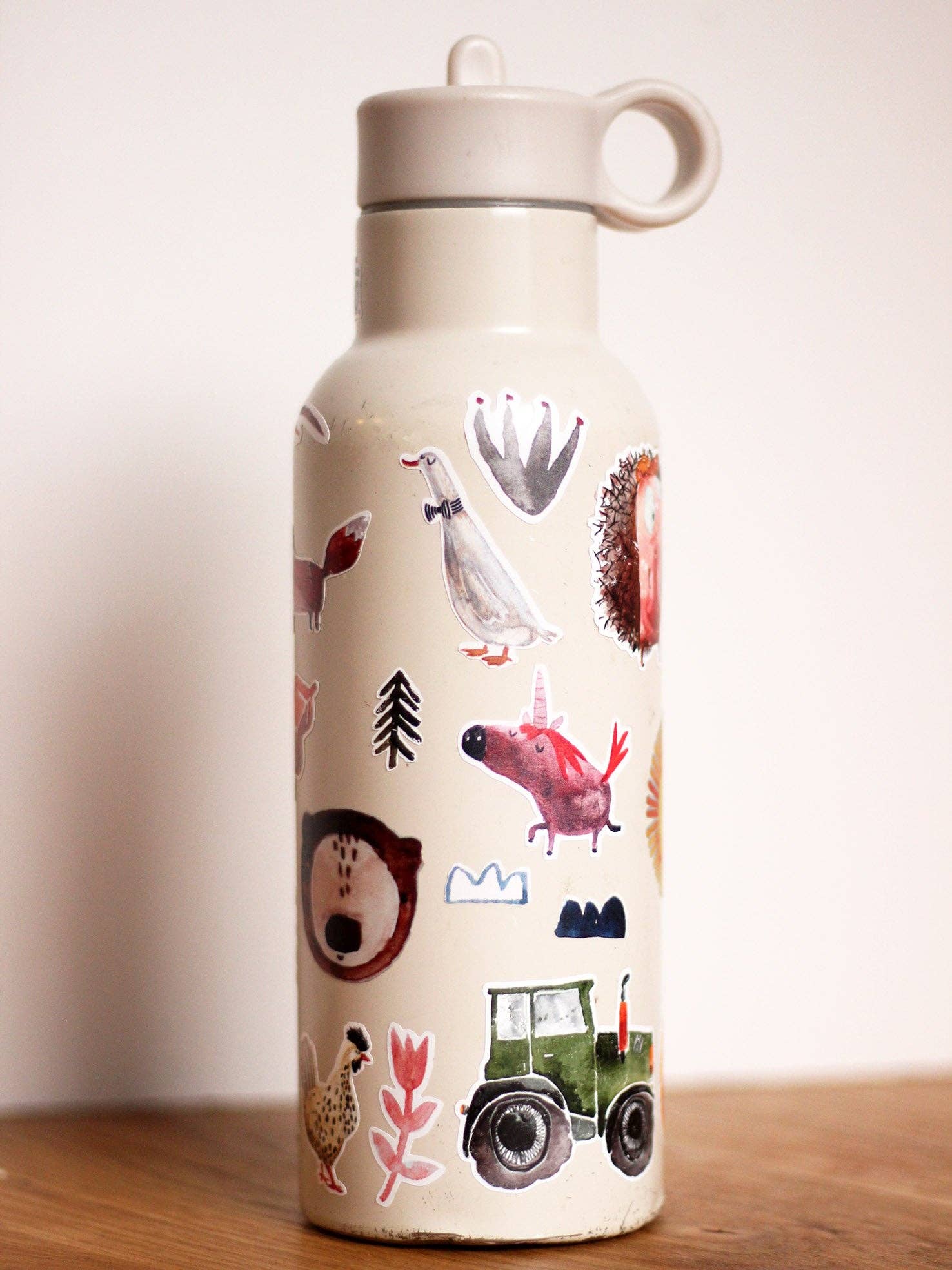 Bauernhof-Sticker von Halfbird auf Trinkflasche – nachhaltig dekorieren, Bärechind, Winterthur, Zürich & Schweiz.