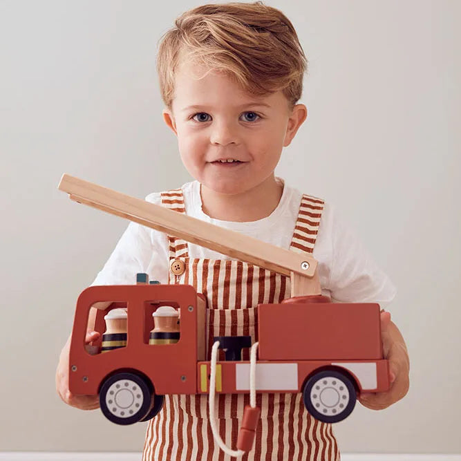 Kid's Conept Kinder Feuerwehrauto aus Holz mit Feuerwehrfiguren – Bärechind Winterthur Zürich Schweiz.